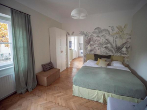 Green flat by GrazRentals with garden view & parking included